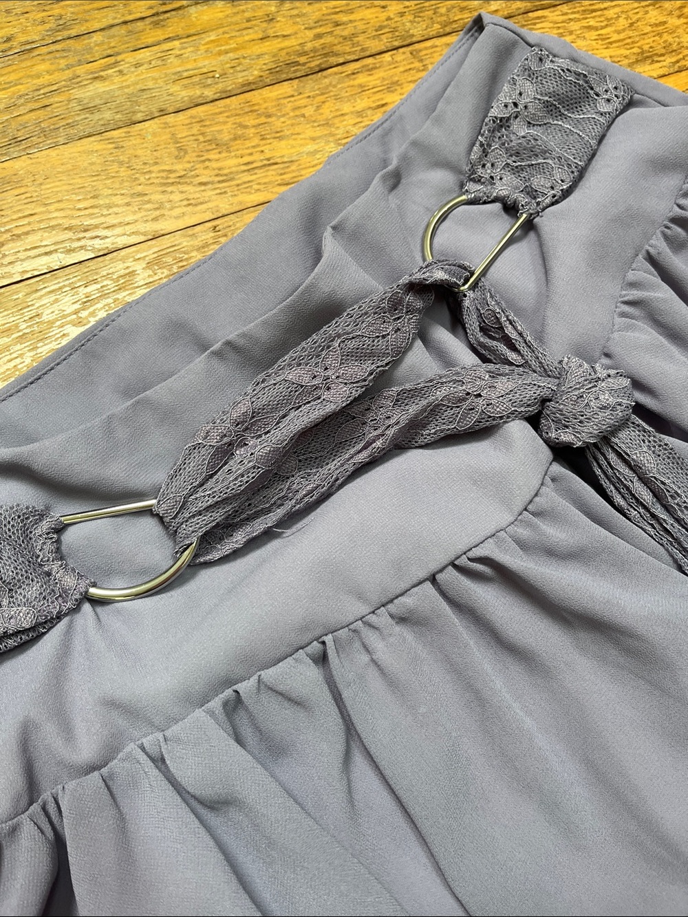 ROMWE Asymmetrical Layered Lace-Trim Skirt in Gray - Picture 2 of 6